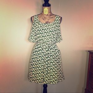 EUC umGee Green White print dress w/pockets